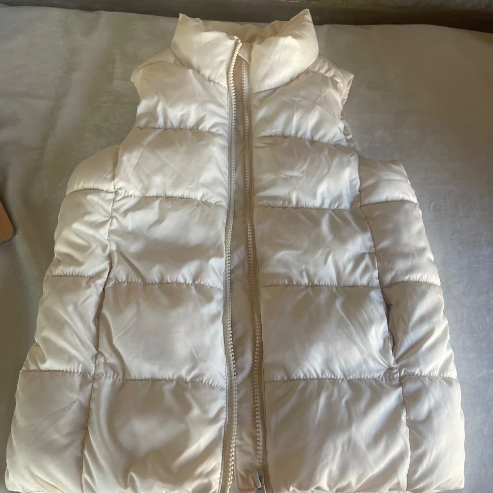 Old Navy Girls Frost Free Puffer‎ Vest Size M/8 Color Cream